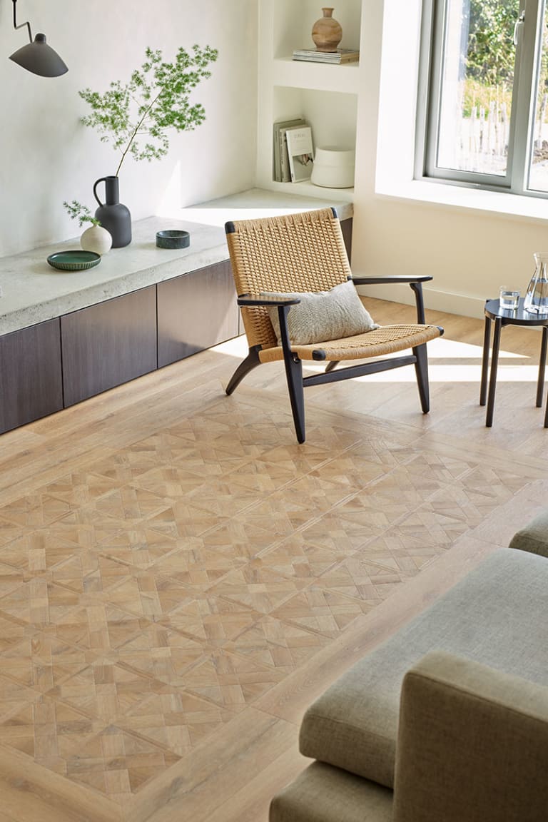 DC603 Akari Lattice Small Meadowsweet in Living Room