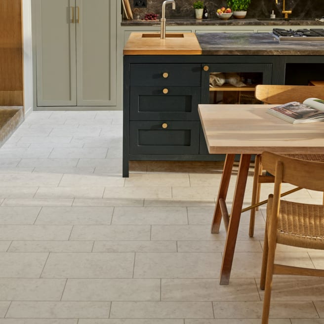 Shottery Limestone in Random Stone Pattern
